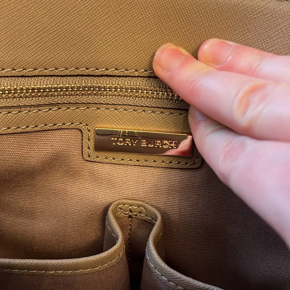 Tory Burch Robinson Large Tote - Picture 3 of 6